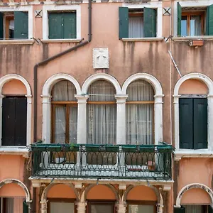 San Polo Canal View , Venezia Italia
